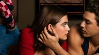 Sinopsis Off Campus, Romansa Panas Penulis Lagu dan Atlet Hoki Es yang Mendebarkan