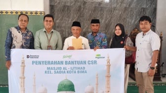 Pegadaian Cabang Bima Serahkan Bantuan CSR Peralatan Ibadah ke Masjid Al Ijtihad