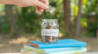 Mitos Sekolah Negeri Gratis: Menakar Hidden Cost di Balik Label Favorit