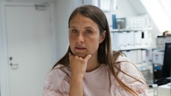 UNIQLO x Cecilie Bahnsen Debut di Indonesia, Koleksi Feminin Romantis Siap Jadi Statement Daily Wear