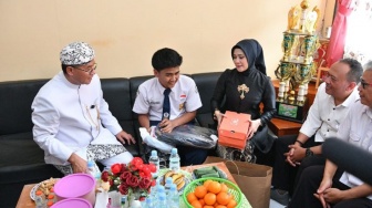 Tangis Haru Ihsan, Siswa Viral yang Putus Sekolah Kini Dijamin Wagub Jabar Hingga Lulus