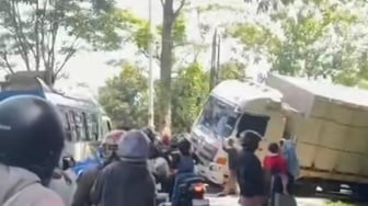 Sempat Lumpuh 3 Jam, Arus Lalu Lintas Cibeber-Cianjur Kini Sudah Bisa Dilalui Kedua Arah