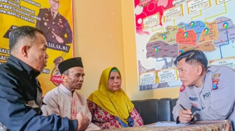 Menjual Harapan ke Tanah Suci: Nestapa Pasangan Lansia Lumajang Terjerat Muslihat Haji Jalur Cepat