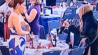 Gerak-gerak Mencurigakan Wanita Rambut Pirang Saat Penembakan Donald Trump, Ada yang Aneh