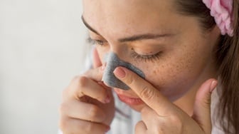 Sabun Cuci Muka Apa yang Bagus untuk Hilangkan Komedo? Ini 5 Rekomendasinya