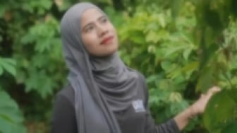 Berani Kritik Pedas Sherly Tjoanda, Siapa Nazlatan Ukhra?