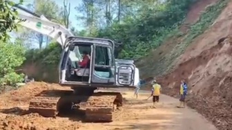 Sempat Terputus Total, Jalur Bungbulang Garut Kini Bisa Dilalui Kendaraan dari Dua Arah
