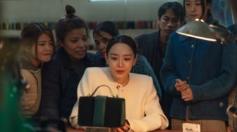 Review The Art of Sarah: Saat Kemewahan Jadi Topeng yang Menutup Kepalsuan