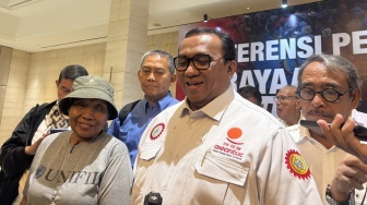 Presiden Prabowo Desain Khusus Kaus dan Payung untuk Peringatan May Day 2026