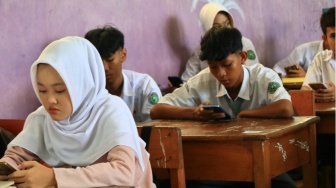 Kasta 'HP Kentang': Saat Spek Gadget Jadi Penentu Nilai di Sekolah