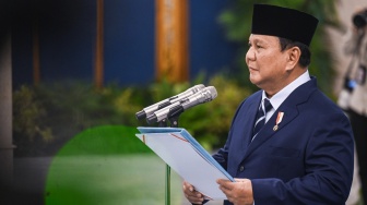 Presiden Prabowo Subianto memimpin pelantikan pejabat baru dalam Kabinet Merah Putih di Istana Negara, Jakarta, Senin (27/4/2026). [ANTARA FOTO/Bayu Pratama S/app/tom]