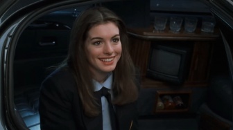 Ditanya Princess Diaries 3, Anne Hathaway Beri Sinyal Segera Dikerjakan