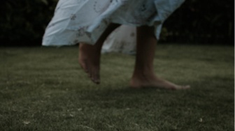 Perempuan Misterius yang Menyeberang Jalan di Tengah Malam