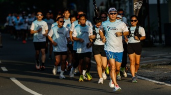 Director of Retail Operations PT Global Teknologi Niaga (GTNi) Alvin Harirahardjo mengikuti gelaran Helloversary 5K Fun Run bersama para peserta di Jakarta, Sabtu, (25/4/2026). [Suara.com/Alfian Winanto]