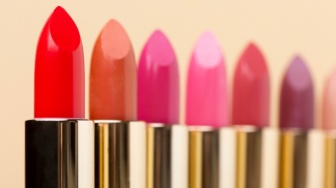 5 Lipstik Ombre untuk Bibir Hitam, Pigmented dan Tahan Lama