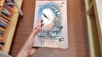 Buku Sebelum Aku Tiada: Suara-Suara Kecil dari Tanah yang Terluka