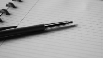 Buku Tak Terbeli, Nyawa Tergadai: Potret Buram Pendidikan Indonesia