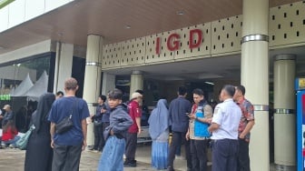 Terjepit Semalaman di Gerbong 10, Endang Jadi Korban Terakhir yang Dievakuasi ke RSUD Kota Bekasi