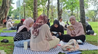 Silent Book Club Jakarta: Cara Baru Menuntaskan Buku di Tengah Keramaian