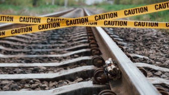 Jangan Sampai Menyesal! Ini 9 Cara Hindari Mobil Mogok di Tengah Rel Kereta Api