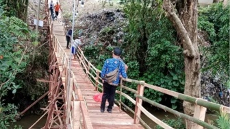 Ironi Jembatan Darurat di Bondowoso: Belum 1 Bulan Sudah Ambyar