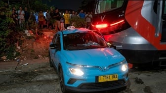 Tragedi Pilu Kecelakaan di Bekasi, Benarkah Medan Magnet Rel Kereta Bikin Mobil Mogok?