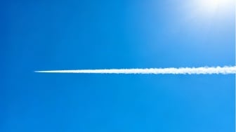 Tak Sekadar Jejak Pesawat, Contrails Ternyata Berdampak pada Iklim: Kok Bisa?