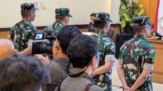 Potret Sidang Perdana Kasus Penyiraman Air Keras ke Andrie Yunus