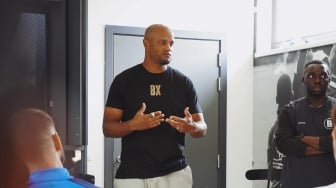 Terasing di Tribun, Vincent Kompany Frustrasi Lihat Bayern Munich Dihajar PSG