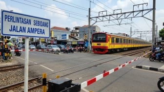 5 Fakta Pintu Perlintasan Ampera, Titik Awal Kecelakaan KRL Bekasi Ternyata Tak Punya Palang Resmi