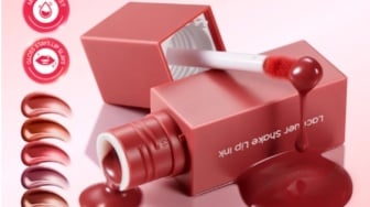 5 Rekomendasi Lipstik Glossy untuk Bibir Pecah-Pecah yang Awet