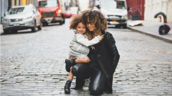 Antara Takut Daycare dan Realita Finansial: Haruskah Ibu Bekerja Resign?