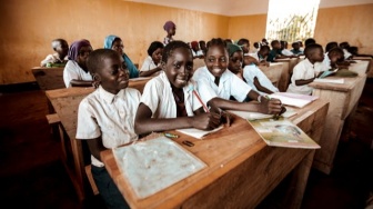 Bertahan di Tengah Keterbatasan: Strategi Sunyi Anak Pejuang Pendidikan