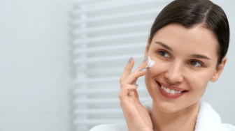 Bikin Glowing! 5 Tone Up Cream Vitamin C untuk Mencerahkan Kulit