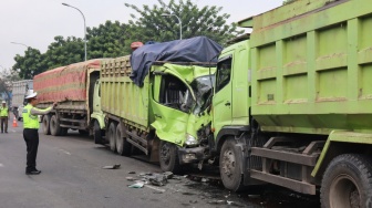 Detik-detik Dishub Hentikan Kendaraan, 3 Truk Langsung Tabrakan Beruntun di Palembang