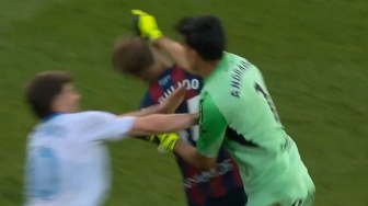 Pukul Lawan, Kiper Real Zaragoza Esteban Andrada Dihukum 13 Laga