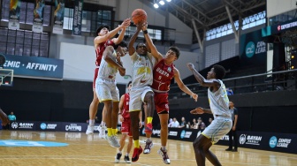 Ubaya Kawinkan Gelar Juara di Campus League Basketball Regional Surabaya