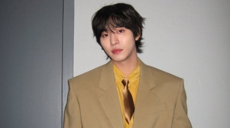 Tampil Timeless dengan 4 Ide OOTD ala Ahn Hyo Seop dengan Nuansa Earthy