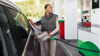 Pertamina Siapkan Bioetanol untuk E20? Ini 5 Mobil Keluarga Bekas yang Aman