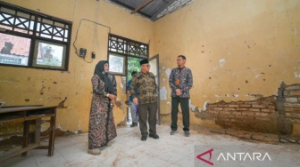 Tangis Haru di Puing Sekolah: Saat Mendikdasmen Datang Membangun SDN Kajuanak 4 Bangkalan