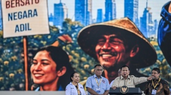 Pidato di hadapan Buruh, Prabowo Janji Kucurkan KUR Bunga 5 Persen per Tahun