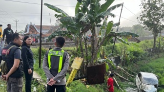 Tragedi Maut di Grobogan: Avanza Mogok di Rel, 4 Nyawa Melayang Disambar Kereta
