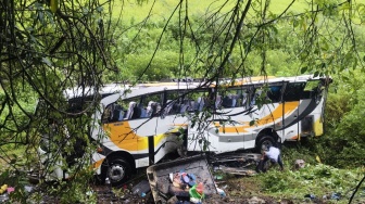 Liburan Berubah Mencekam, Bus Rombongan Pelajar Masuk Jurang di Toba