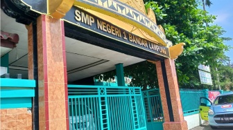 Dinding Geribik: Sejarah di Balik Lahirnya SMP Negeri 1 Bandar Lampung