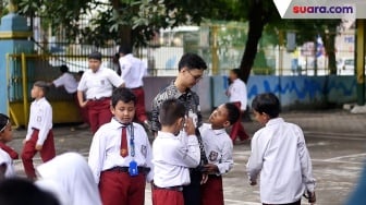 Perjuangan dan Realita Kesejahteraan Guru Honorer di Indonesia
