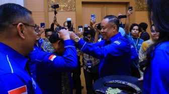 Di Balik Musda Demokrat, Pujian Herman Deru Perkuat Posisi Politik Cik Ujang Jelang Pilgub 2030