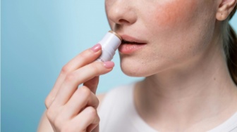 5 Lip Balm Lokal Castor Oil: Rahasia Bibir Lembap Seharian!