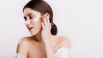 6 Sunscreen Lokal Non Comedogenic yang Aman untuk Kulit Berjerawat