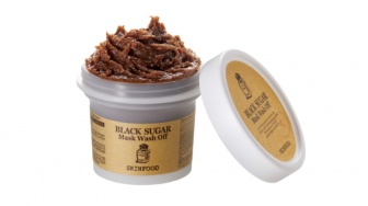Hempas Kulit Kusam! 4 Scrub Mask Black Sugar Terbaik untuk Wajah Glowing