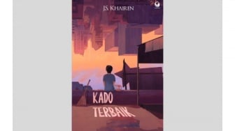 Novel Kado Terbaik, Kisah Tiga Bersaudara dalam Melewati Kerasnya Kehidupan